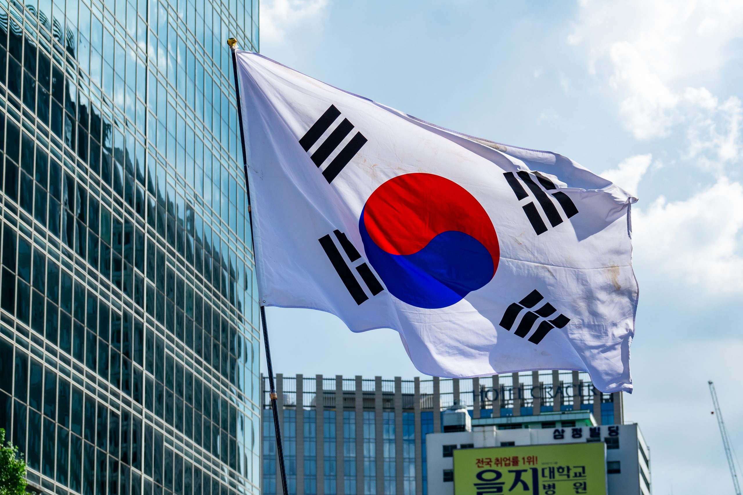 South Korea Semiconductor Stocks Plunge as Concerns Over AI Demand Impact Samsung and SK Hynix
